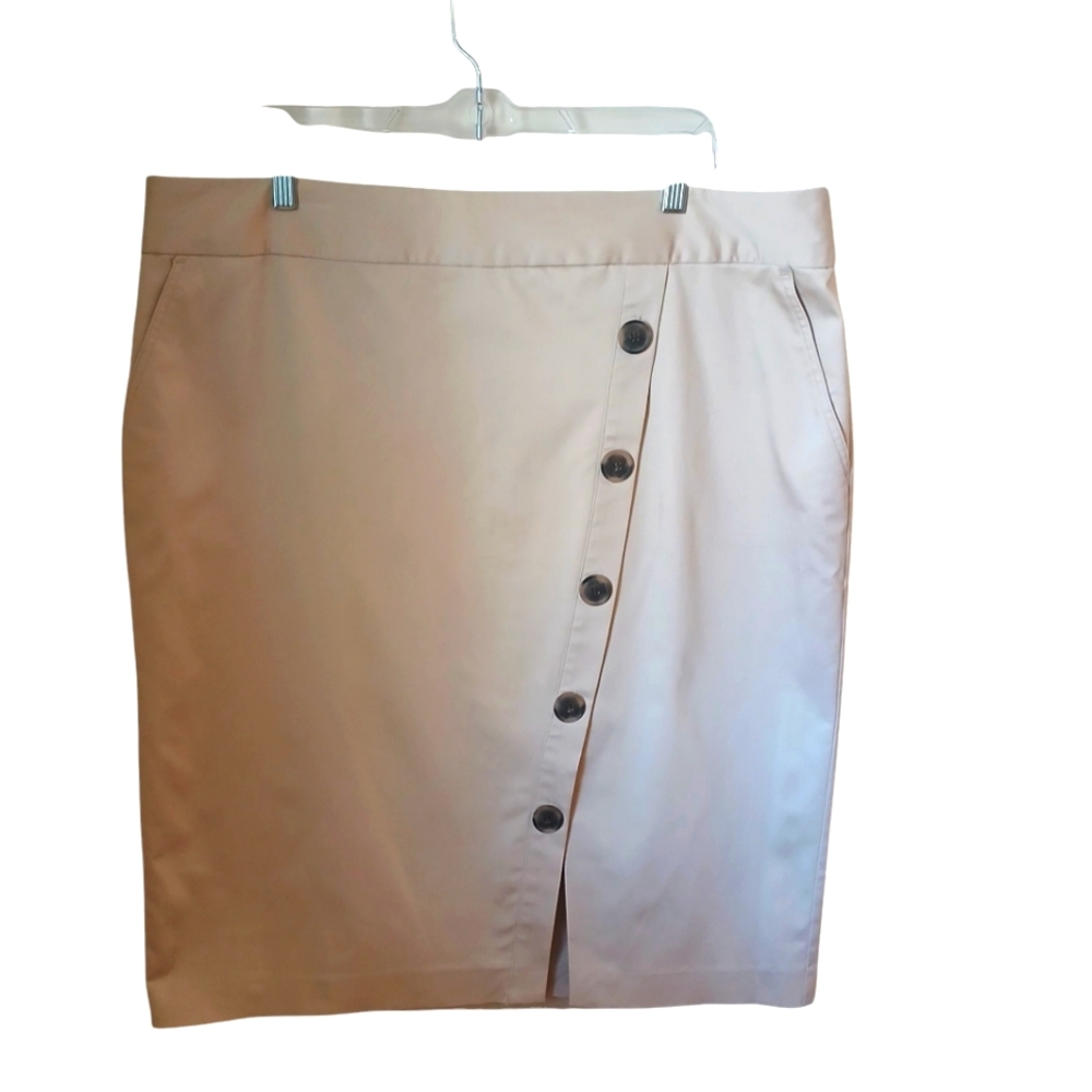 Liz Claiborne Women's Khaki Skirt With Button Detail Size 18